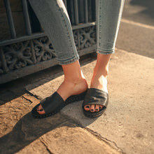 Load image into Gallery viewer, AID - Urban Collective Footwear